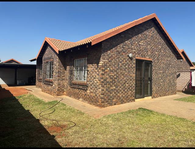 3 BEDROOM GATED ESTATE FOR SALE IN THE ORCHARDS